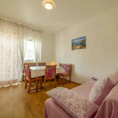 With 3 Bedrooms In Pula, With Enclosed Garden And Wifi - 1 K Apartment *