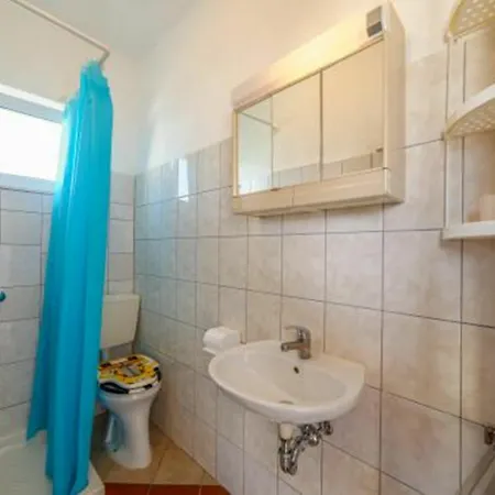 With 3 Bedrooms In Pula, With Enclosed Garden And Wifi - 1 K Pula